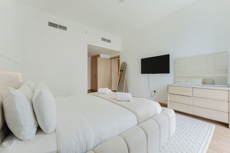 Room 5, PVH - Refined 2BR - Island Park 2, Dubai