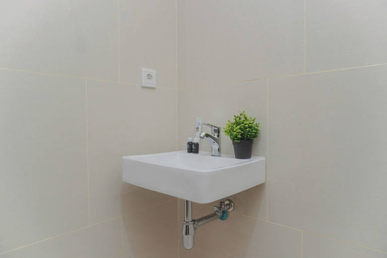 Bathroom 4, Tranquil Studio At Vasaka Solterra Apartment, South Jakarta