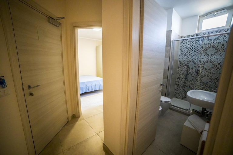 Bathroom 4, Hotel Riviera, Salerno