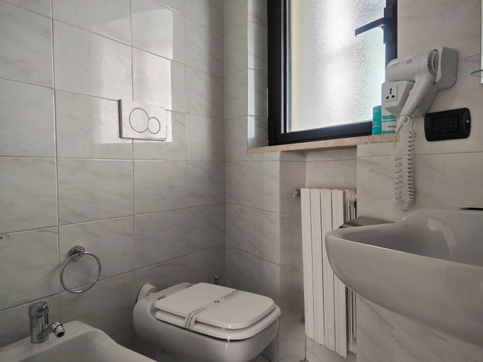 Bathroom 5, CconfortHotels eXtramurale Apartment, Bari
