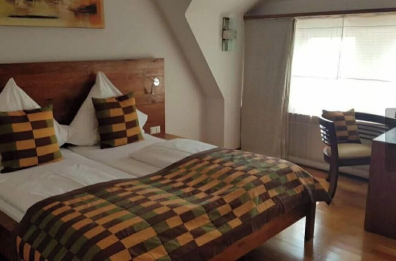 Room 3, Hotel Nassauer Hof, Rheingau-Taunus-Kreis