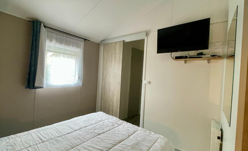 Bedroom 2, Mobilhome Cc379 Siblu Les Charmettes, Charente-Maritime