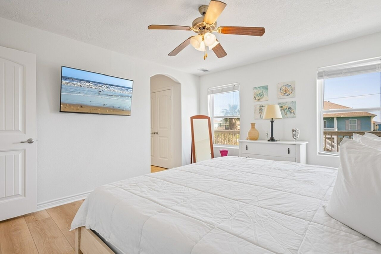 Room 4, Buho Vista 2 Bedroom Home, Galveston