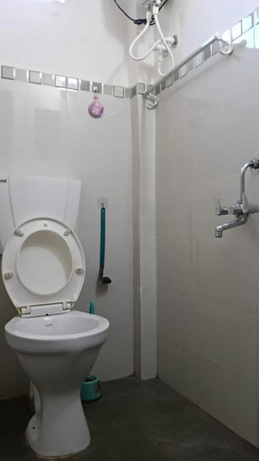 Bathroom 5, Sun n Tan Beach Home stay, Kannur