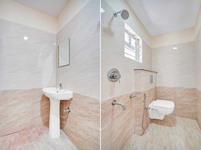 Bathroom 4, Hotel Chalukya Comfort Yeswanthpur, Bangalore