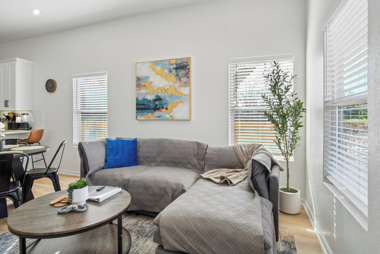 Living room 2, Perfect 2br/2ba Base: Clean, Modern, Near Downtown, Bexar