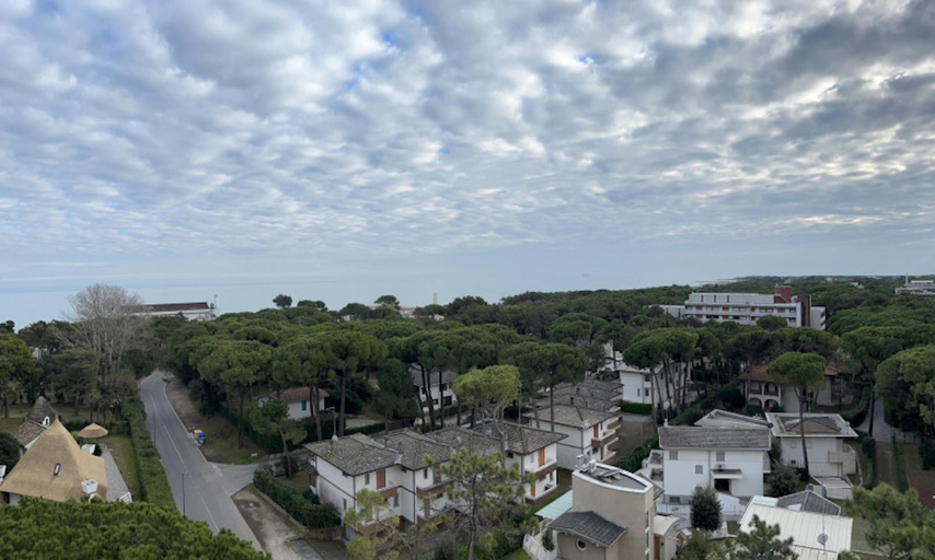 2, Spacious sea view apartment, Udine