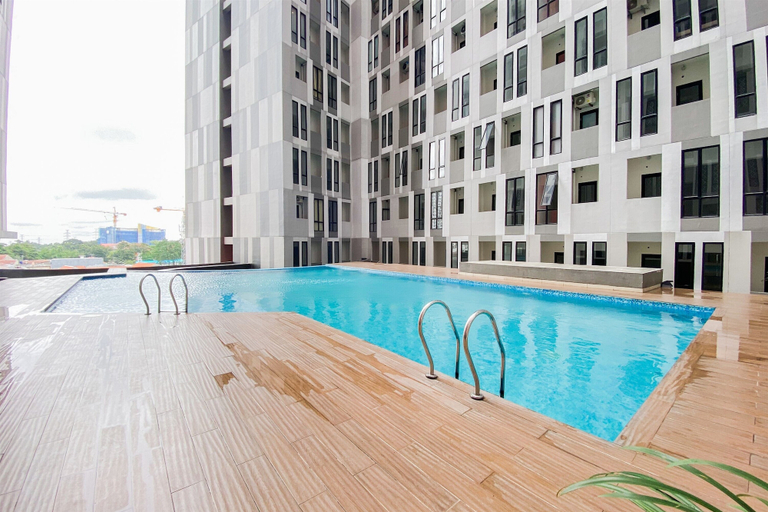 Pool, Best Deal Corner Studio Apartment At The Alton, Semarang