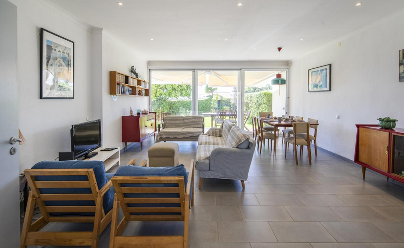 Food & Drinks 4, C12 - Sunshine Apartment in Luz, Lagos