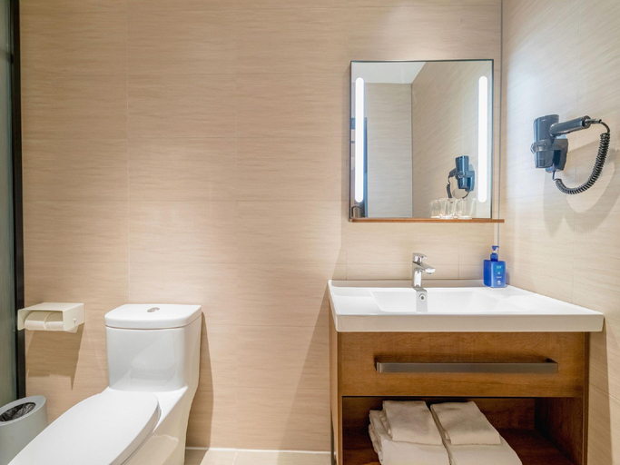 Bathroom 4, Hanting Hotel Beijing Qianmen Street, Beijing