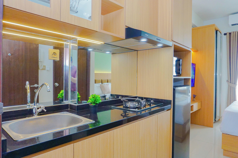 Bathroom 3, Soft Toned Studio At Transpark Cibubur Apartment, Depok