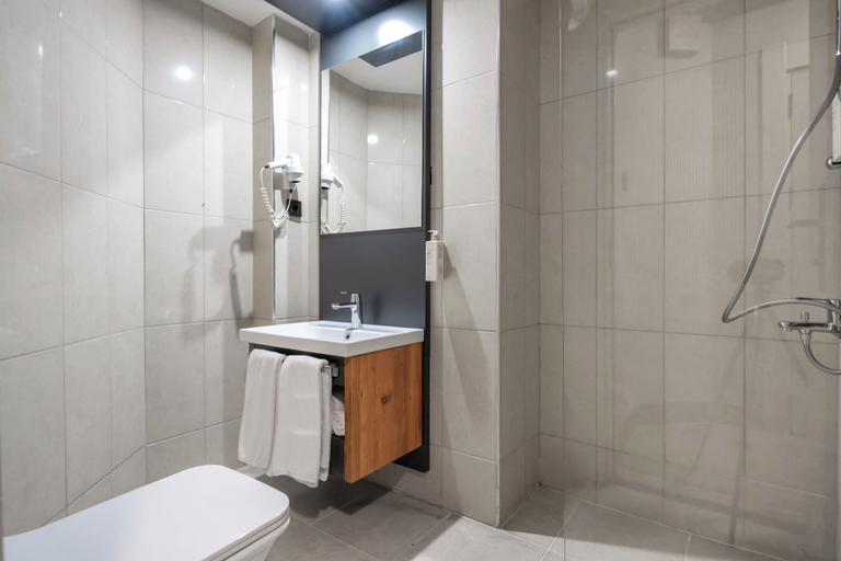 Bathroom 5, Jura Hotels Ada Beach Kuşadası, Kuşadası