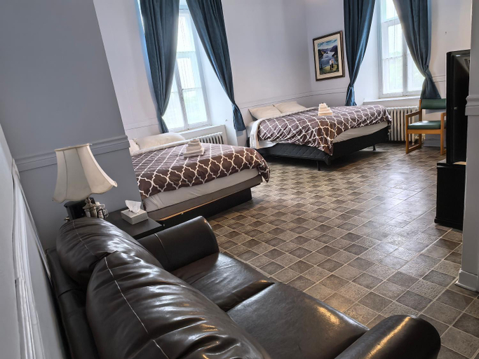 Others 5, Auberge du Couvent, Portneuf