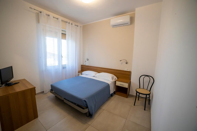 Bedroom 3, Hotel Riviera, Salerno
