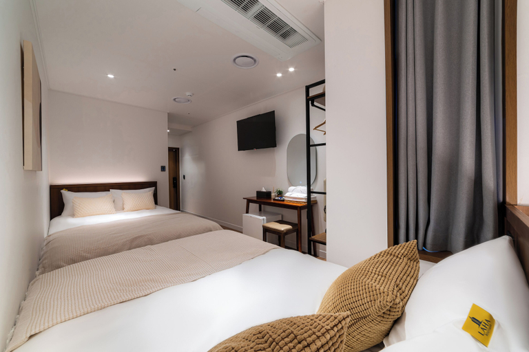 Room 2, LAHA Boutique DDP Dongdaemun, Jung