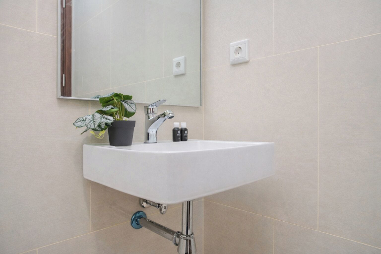Bathroom 2, Nice Look Studio Apartment At Vasaka Solterra, Jakarta Selatan