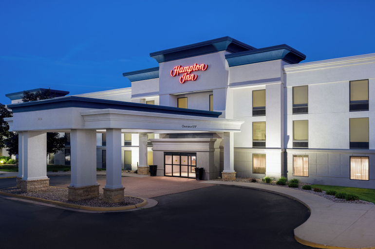Exterior & Views 2, Hampton Inn Dubuque, Dubuque
