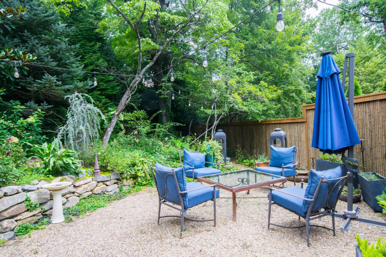 Room 4, Tranquil 2BR Escape w Zen Garden Waterfall View, Henderson