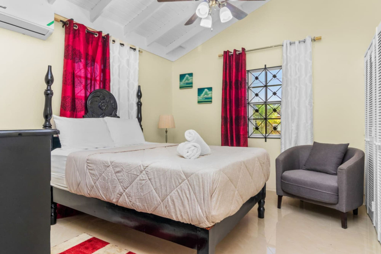 Room 2, 3 Bedrm Villa Draxhall Pool Access Gym Gated