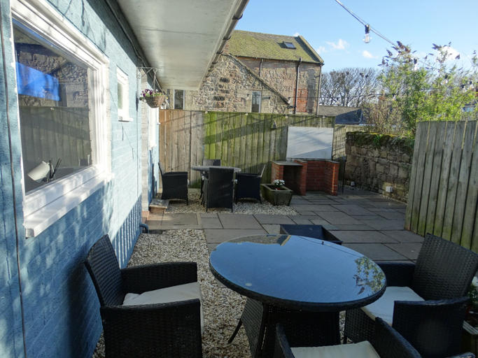 Outdoor dining, The Hides, Northumberland