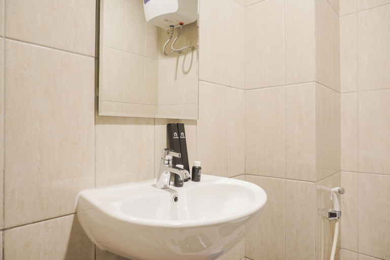 Bathroom 3, Comfy Studio Apartment At Citra Living, West Jakarta