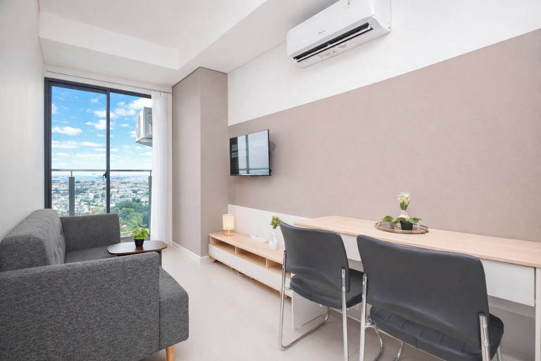 Living room 4, Good Design And Restful 1Br At Apartment Daan Mogot City, West Jakarta