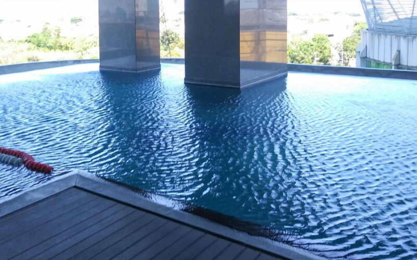 Pool, Artistic And Bright 1Br At Grand Sungkono Lagoon Apartment, Surabaya