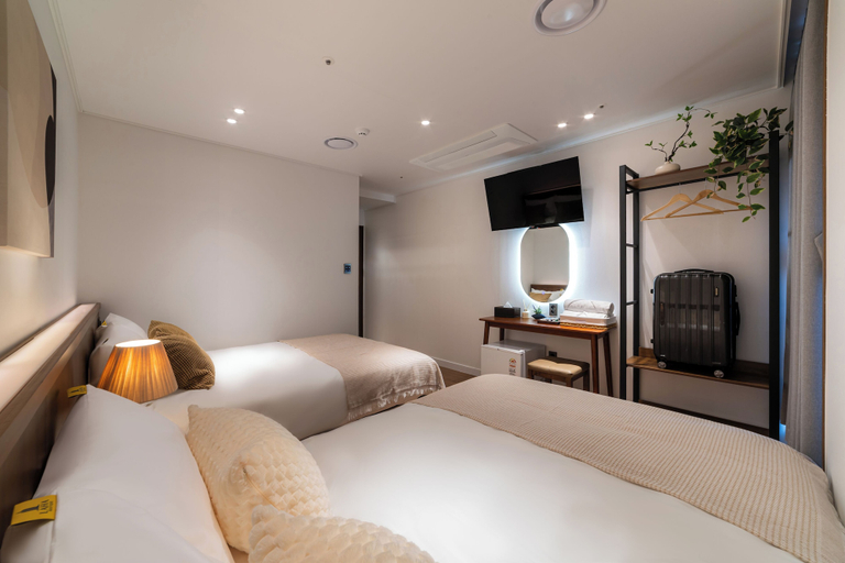 Room 5, LAHA Boutique DDP Dongdaemun, Jung