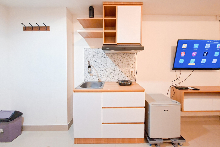 Private kitchen 5, Serenity Studio Near Station At Cisauk Point Apartment, Tangerang