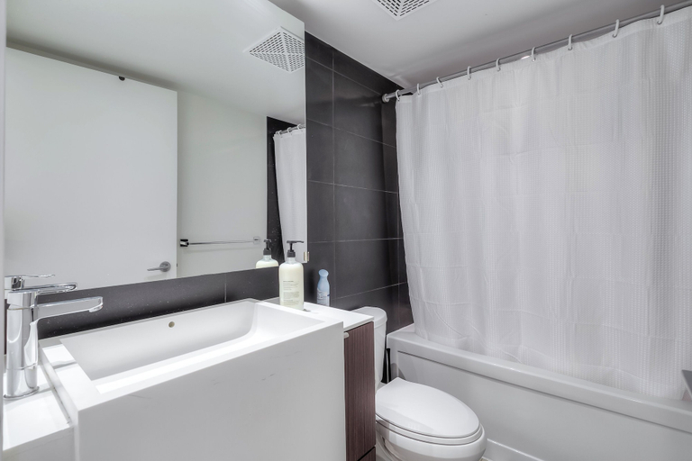 Bathroom, Parc View Suites, Toronto