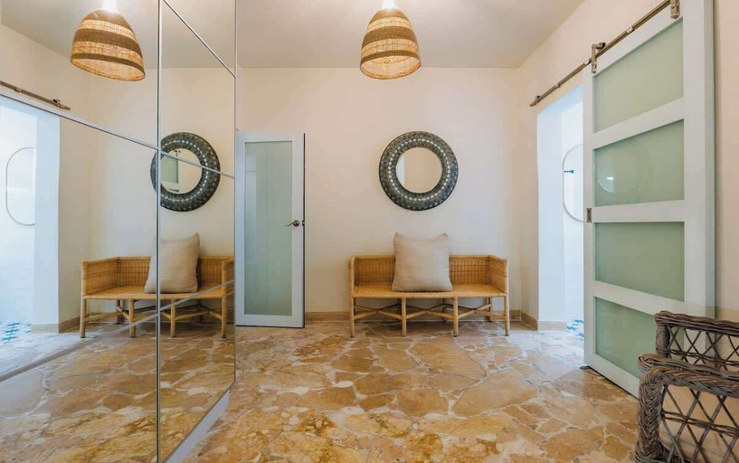 Interior 2, Pelegrina Beach Haus 6BR Chef Powered G SJ