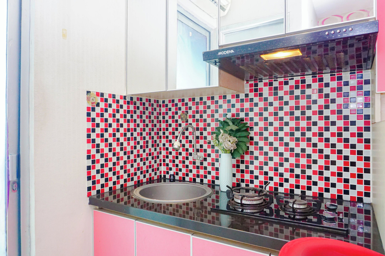 Private kitchen 4, Vibrant Studio At Bassura City Apartment, Jakarta Selatan