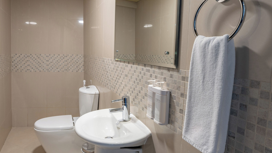 Bathroom 5, Citadines Metro Central Dubai, Dubai