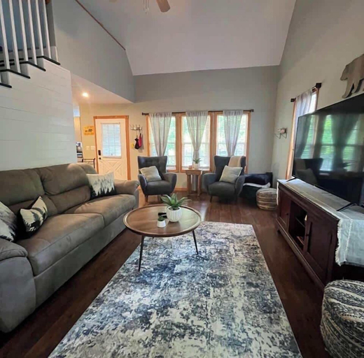 Room 2, Middle Of Everywhere by Beyond Expectations, Jefferson