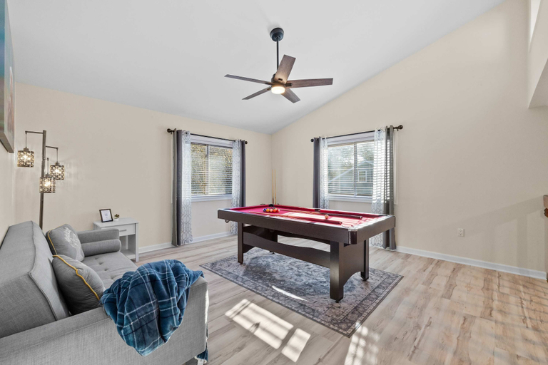 Room 5, Streamside Hot Tub Dog Friendly Resort Access, Monroe