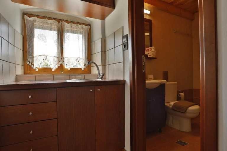 Bathroom 5, Ontas by Praxithea Traditional Home, Crete