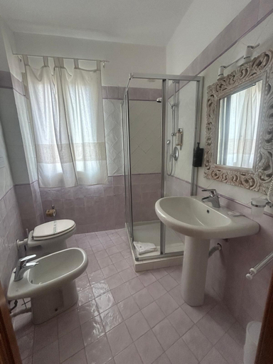 Bathroom 5, Olbia City Hotel, Olbia-Tempio