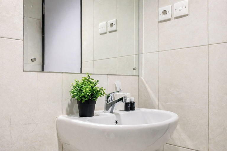 Bathroom 3, Cozy 2Br For 4 Pax At Nifarro Park Apartment, Jakarta Selatan