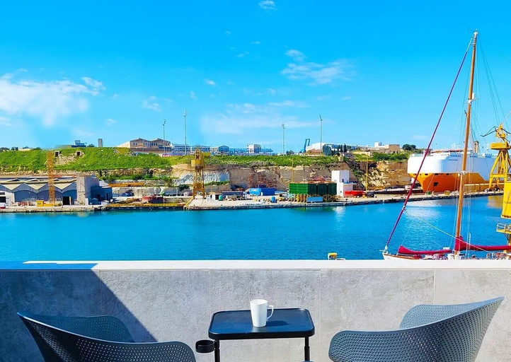 Others 1, Savynomad Harbour Residences Bormla