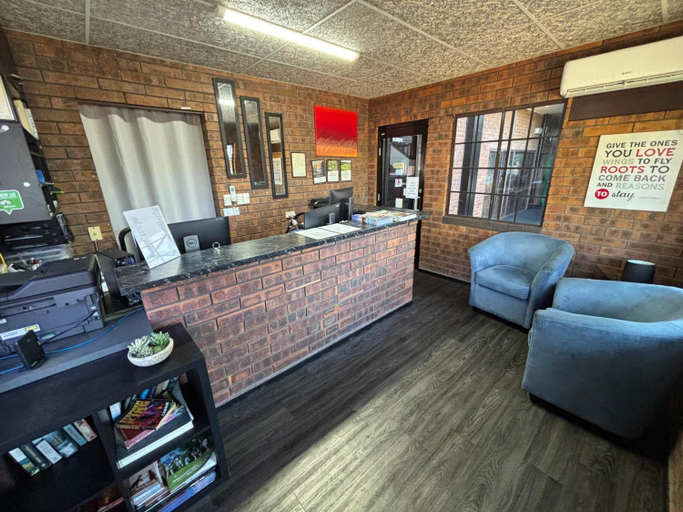 Public Area 4, Shakespeare Motel, Mackay - Pt A