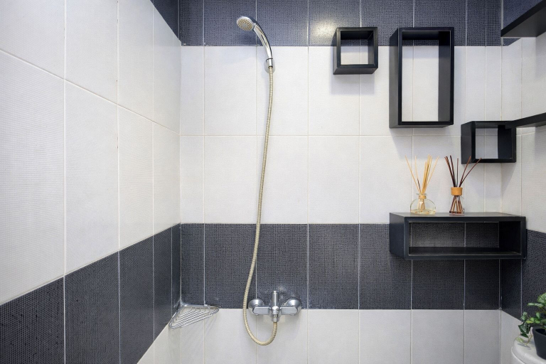 Bathroom 3, Comfortable Classic Studio At Apartment Cinere Bellevue Suites, Depok