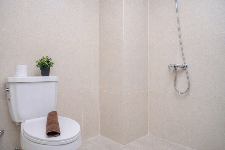 Bathroom 3, Comfy Studio For 2 Pax At Vasaka Solterra Apartment, Jakarta Selatan