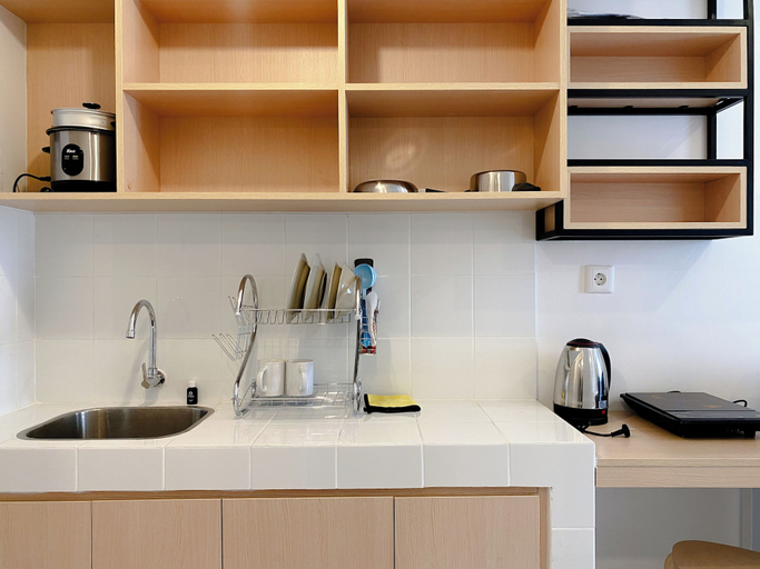 Private kitchen 4, Comfy And Good Deal Studio Tokyo Riverside Pik 2 Apartment, Tangerang