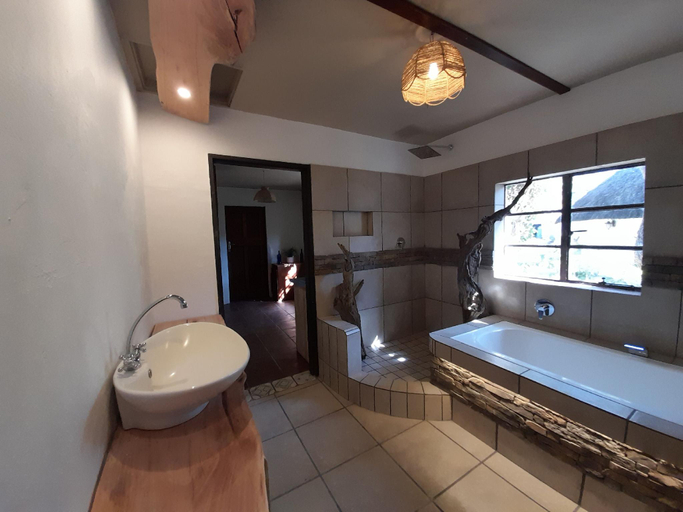 Bathroom 4, Wide Horizons Mountain Retreat, Ntondozi