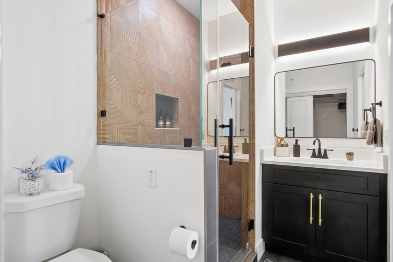 Bathroom 2, Stylish Downtown Retreat Near the Alamodome, Bexar