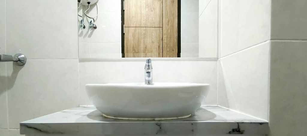 Bathroom 5, Cozy Ambience Studio At Delft Ciputra Makassar Apartment, Makassar