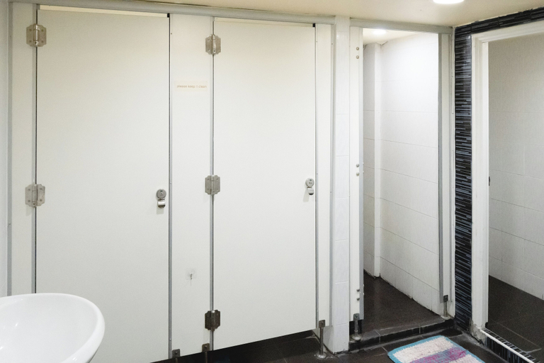 Bathroom 3, Khaosan Station Hostel, Phra Nakhon