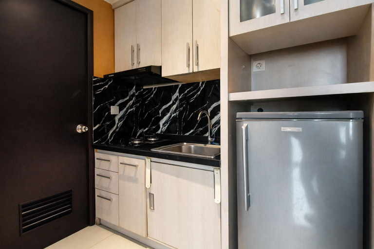 Private kitchen 2, Neat 2Br For 3 Pax At Tamansari Papilio Apartment, Surabaya