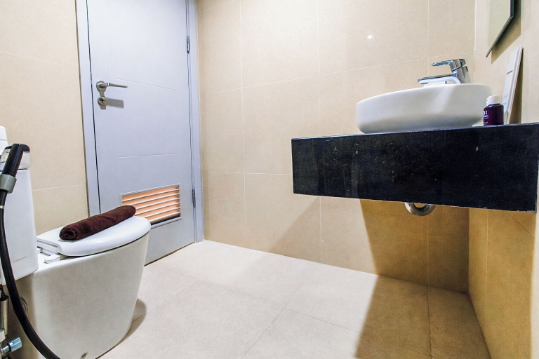 Interior 2, Artistic And Bright 1Br At Grand Sungkono Lagoon Apartment, Surabaya