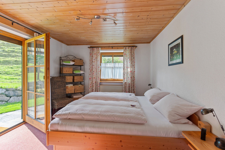 Bedroom 2, Alpenapartment mit Garten, Ostallgäu